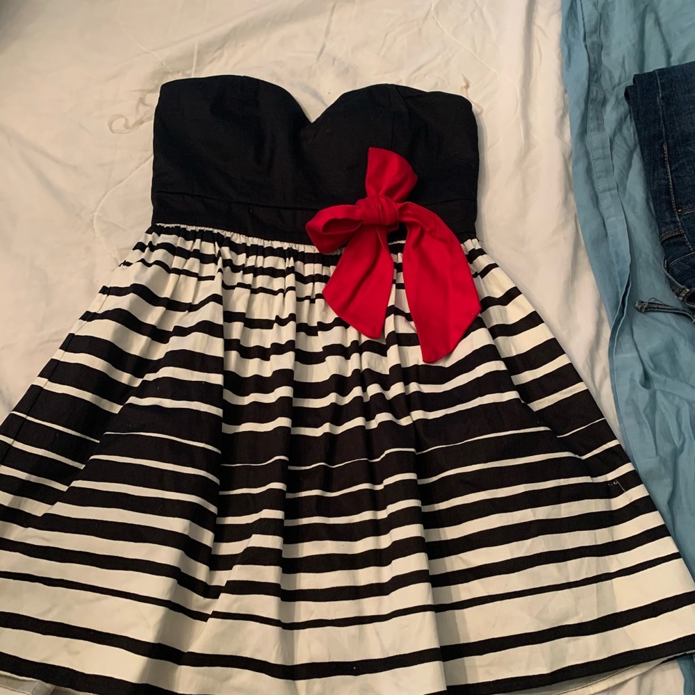 Cute strapless dress